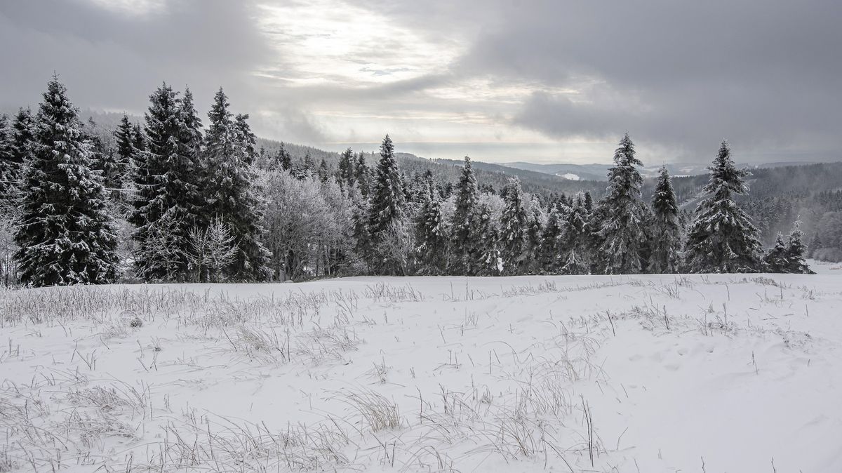 Chladno a čerstvý vítr. Na horách napadne až 20 centimetrů sněhu